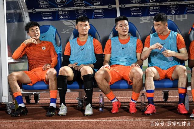 曼联成功引进17岁中场球员卡里姆·卡西姆，转会获英超批准